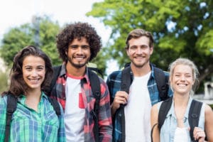 laechelnde Studenten Papernerds