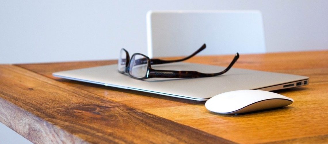macbook-336704_960_720